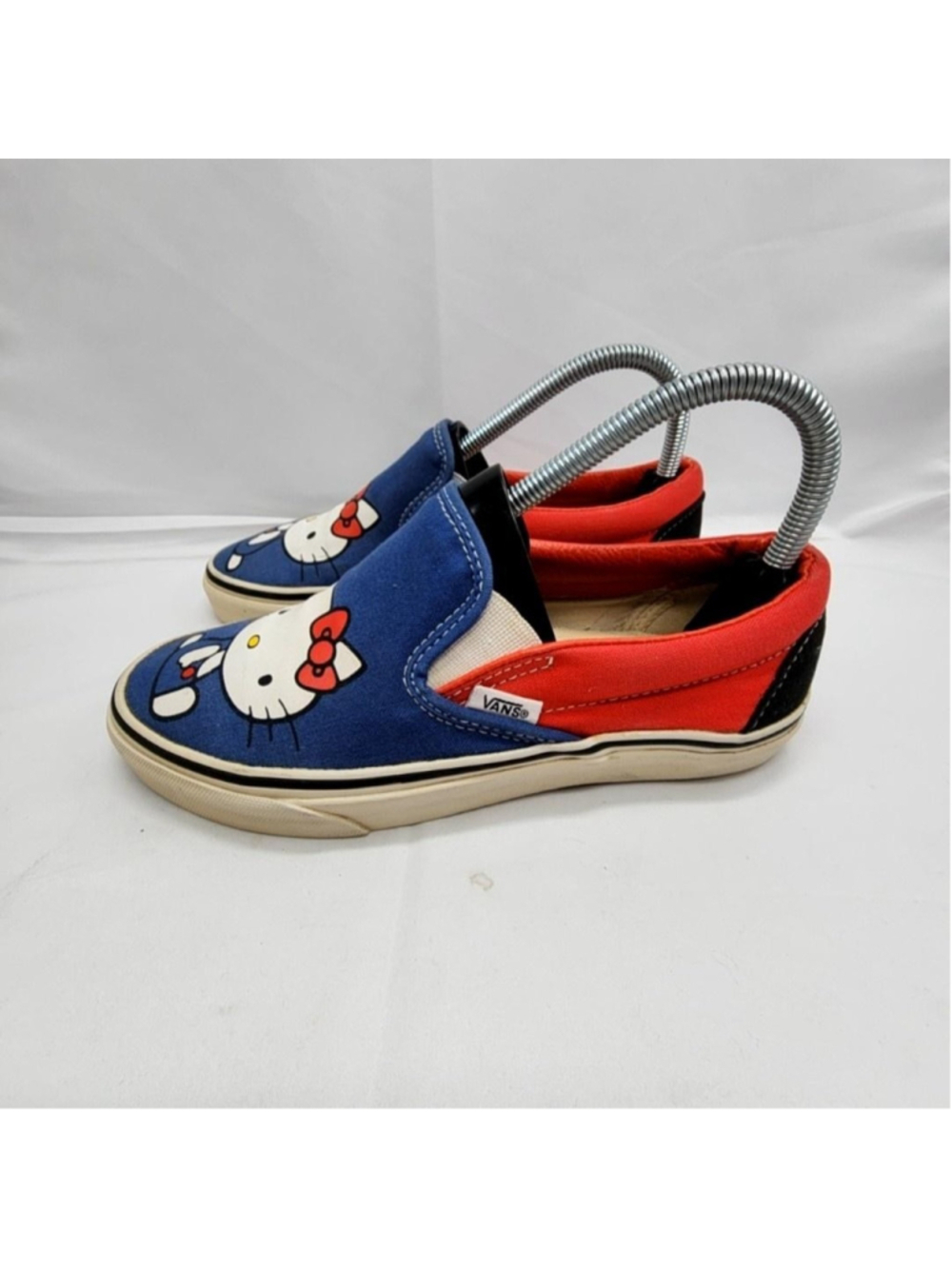 Vans Hello Kitty Classic Slip-On Shoes Size 7 Blue Red Canvas Sneakers - Picture 4 of 9